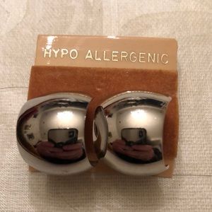 NWT  shiny hoop pierced earrings